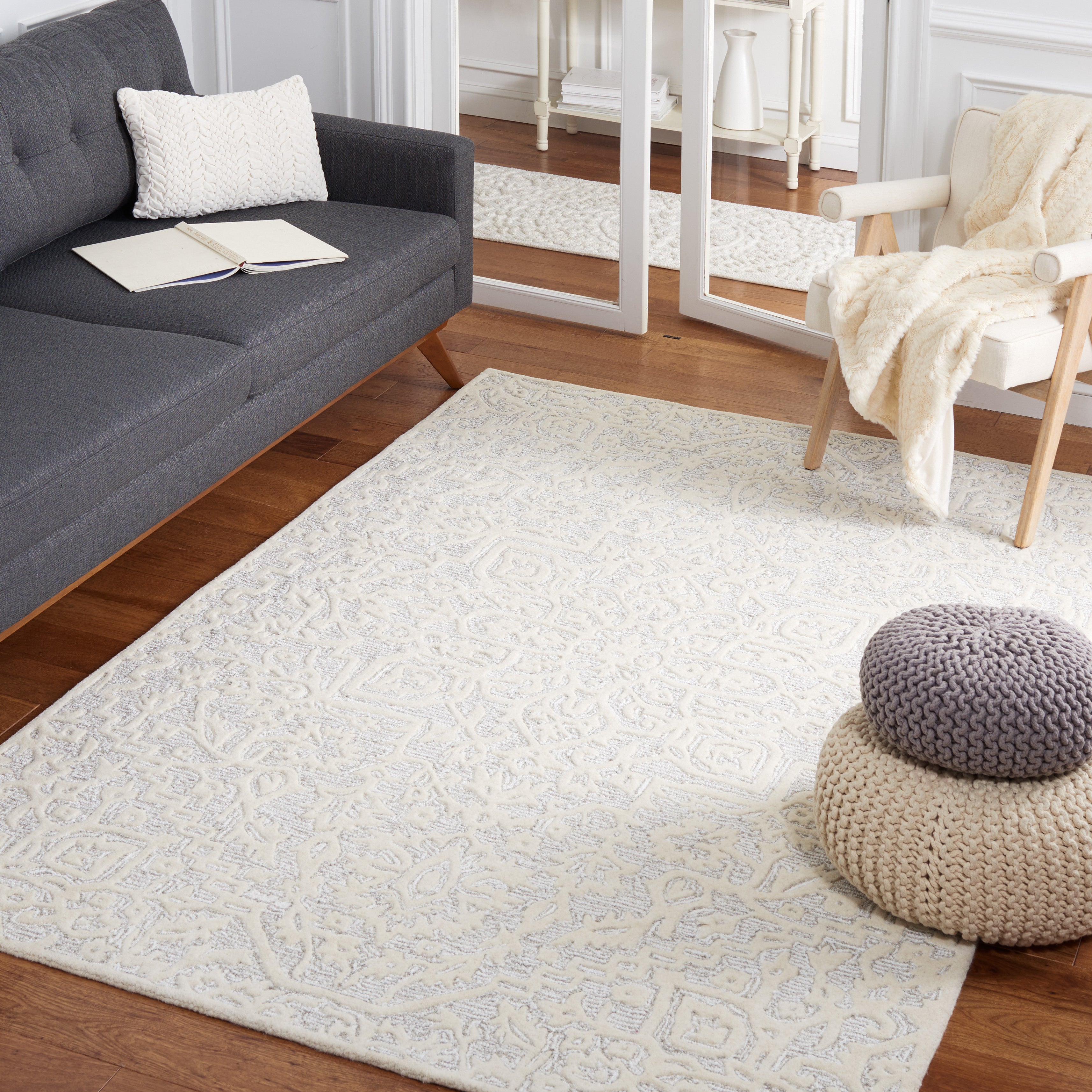 Safavieh Antiquity 61 Rug, AT861 - Silver / Ivory