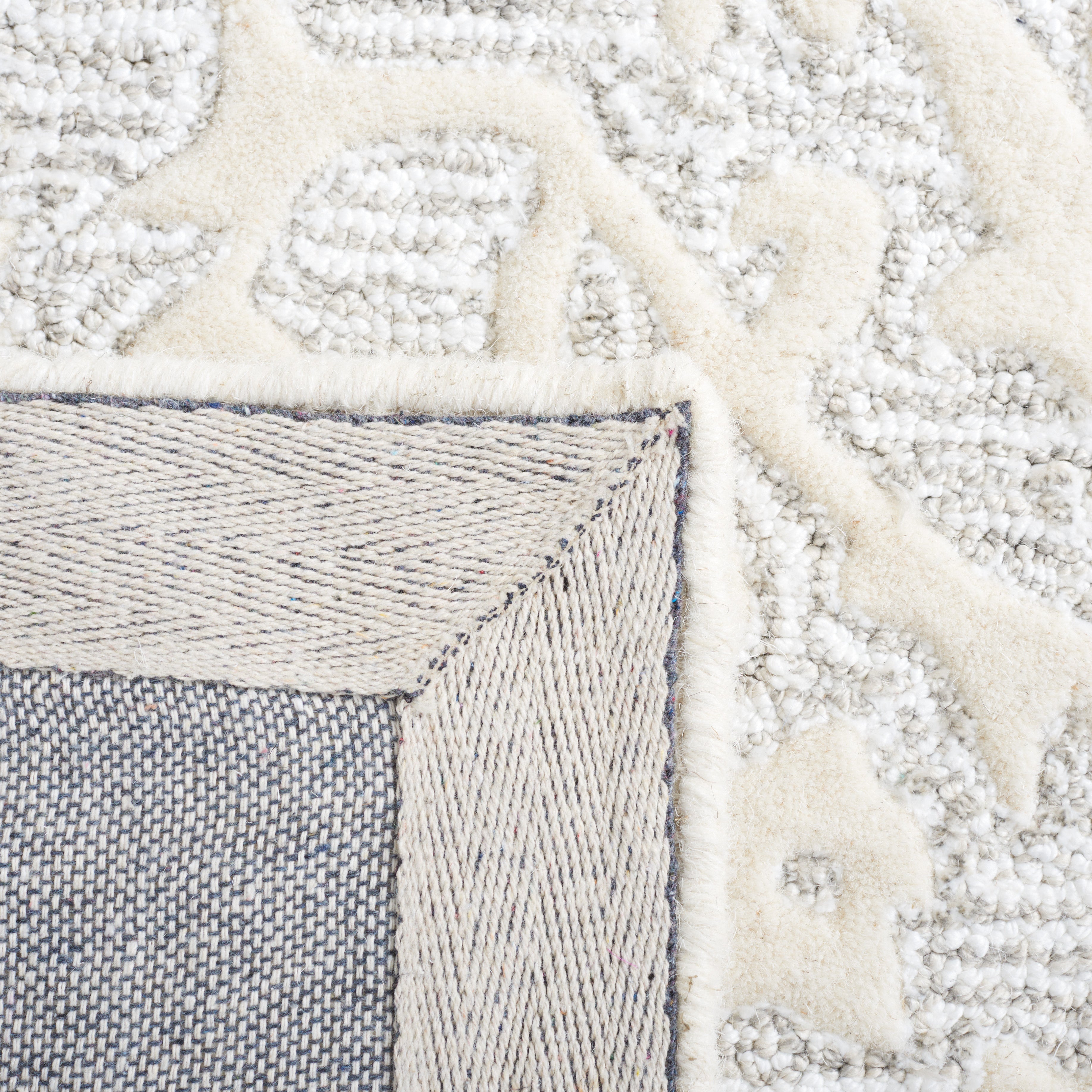 Safavieh Antiquity 61 Rug, AT861 - Silver / Ivory