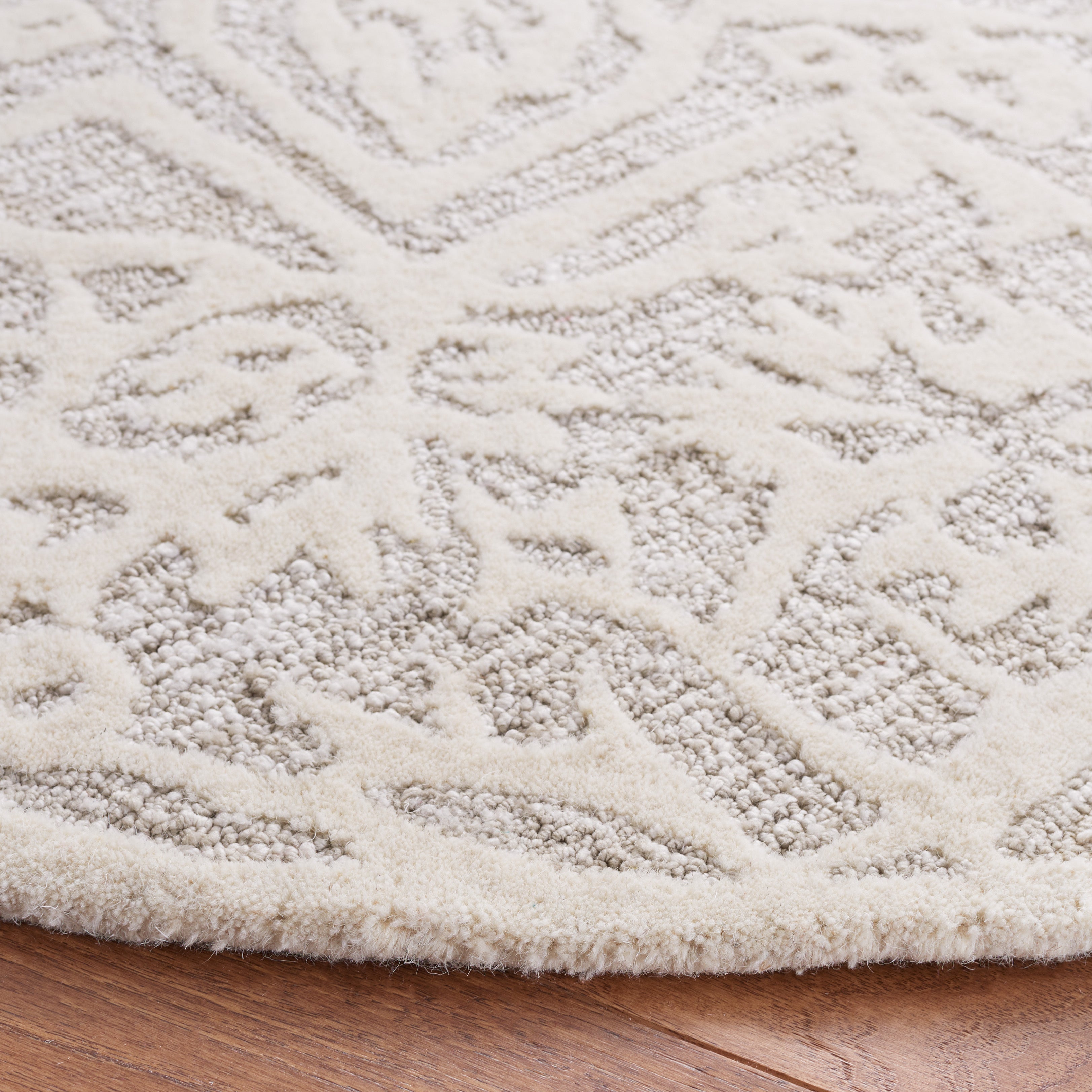 Safavieh Antiquity 61 Rug, AT861 - Silver / Ivory