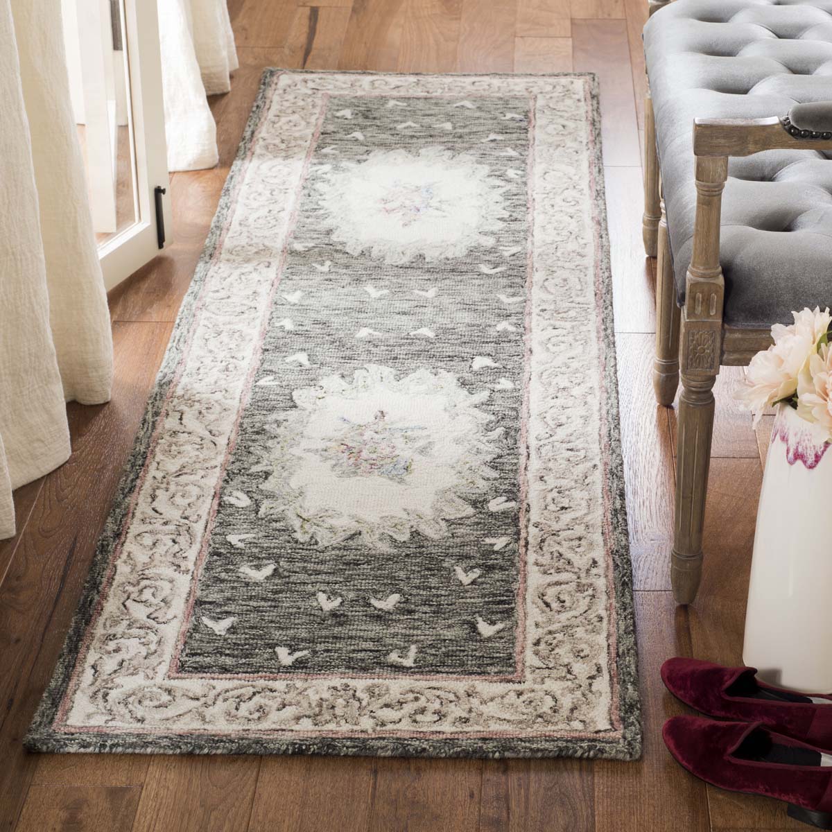 Safavieh Aubusson 105 Rug, AUB105 - Ivory / Charcoal