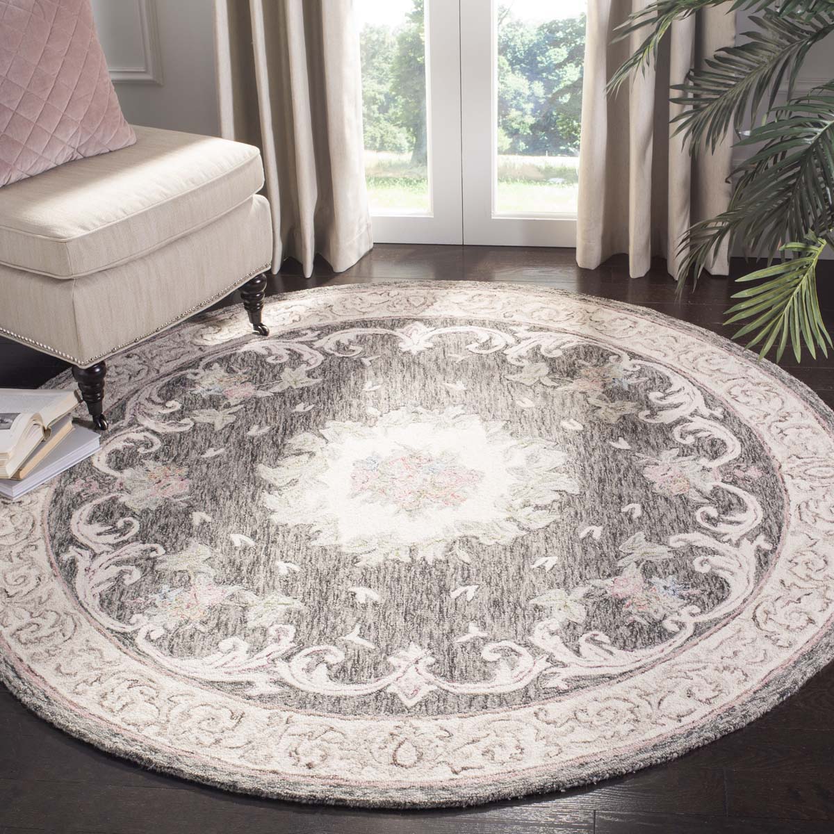 Safavieh Aubusson 105 Rug, AUB105 - Ivory / Charcoal