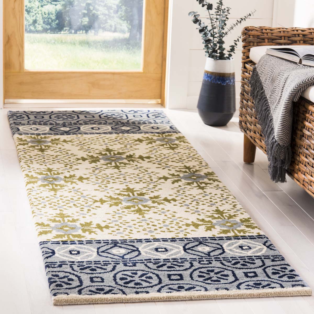 Safavieh Bella 119 Rug, BEL119 - Ivory / Blue