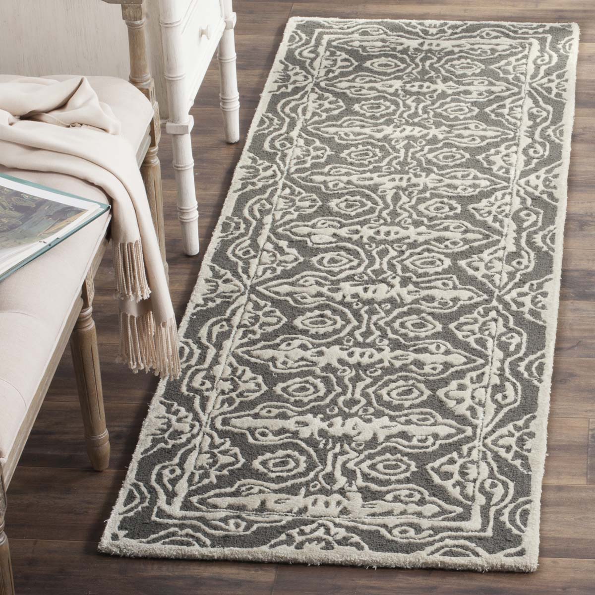Safavieh Bella 134 Rug, BEL134 - Dark Grey / Ivory