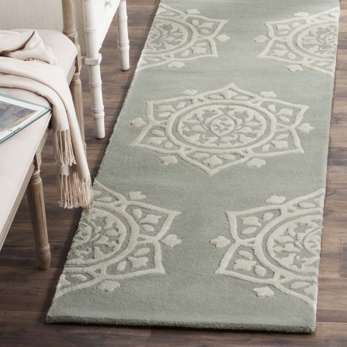 Safavieh Bella 136 Rug, BEL136 - Grey / Ivory