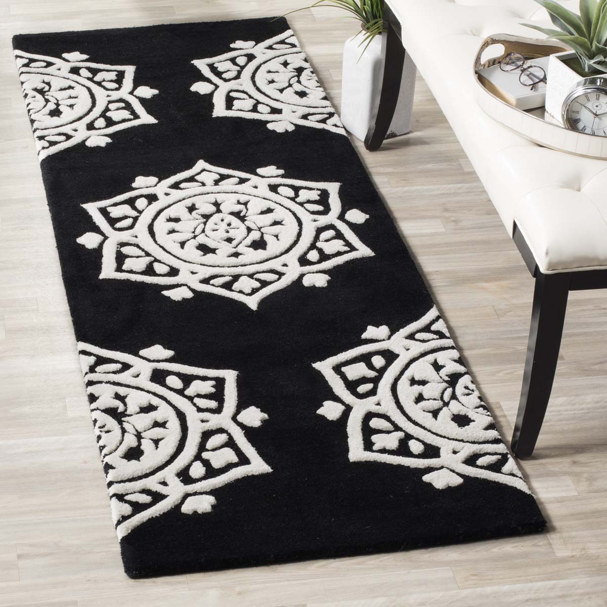 Safavieh Bella 136 Rug, BEL136 - Black / Ivory