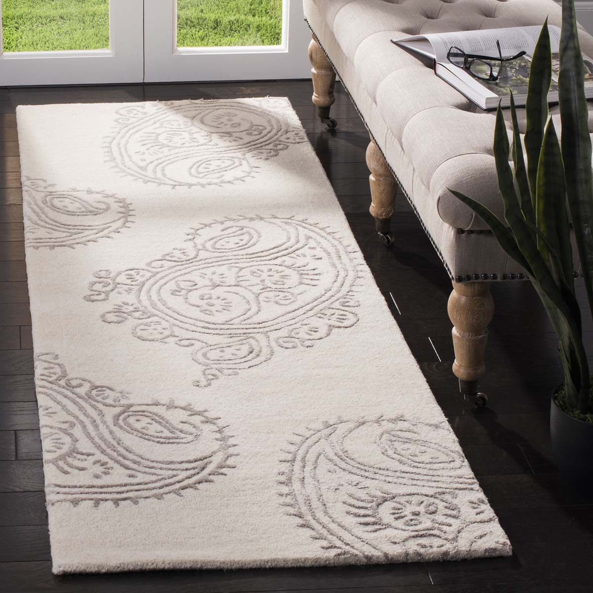 Safavieh Bella 153 Rug, BEL153 - Ivory / Beige
