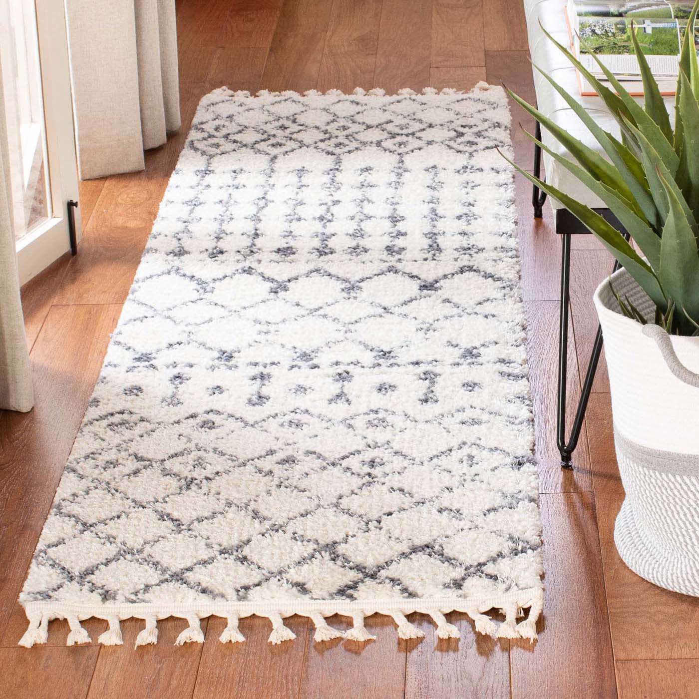 Safavieh Berber Fringe Shag 540 Rug, BFG540 - Cream / Dark Grey