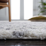 Safavieh Berber Fringe Shag 540 Rug, BFG540 - Cream / Dark Grey