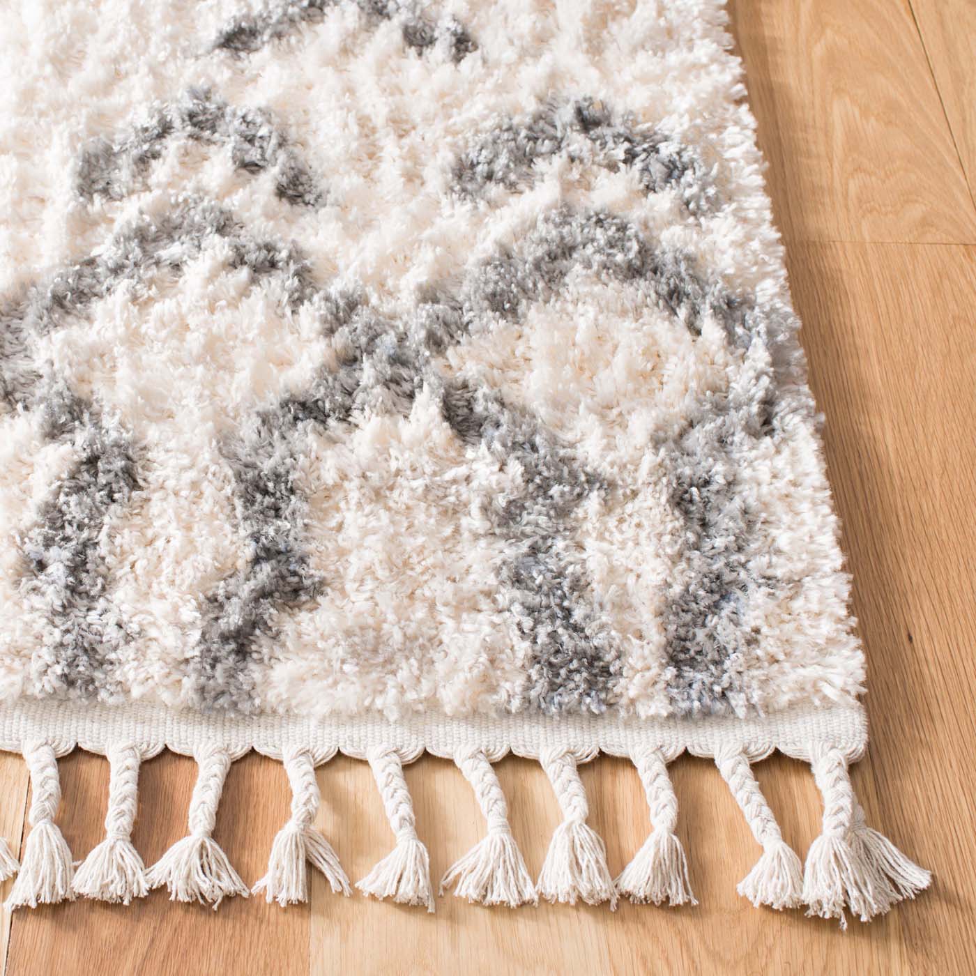 Safavieh Berber Fringe Shag 611 Rug, BFG611 - Cream / Grey