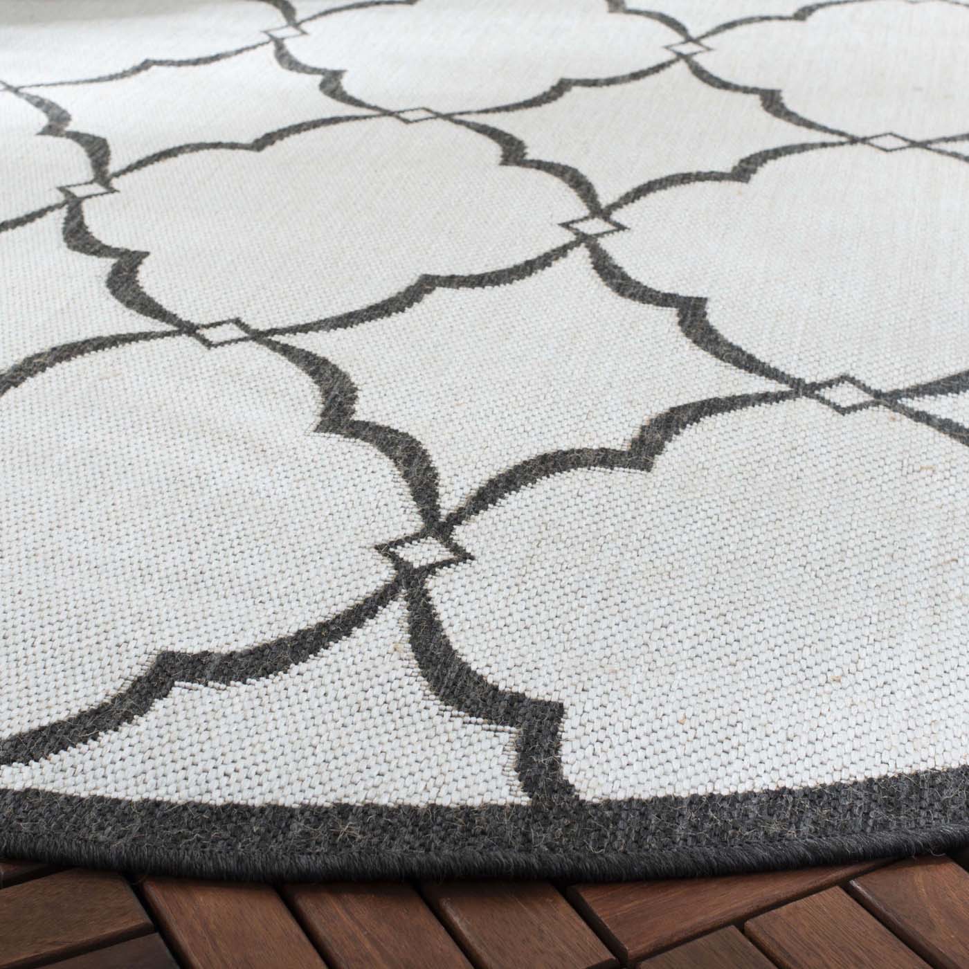 Safavieh Beach House 125 Rug, BHS125 - Light Grey / Charcoal