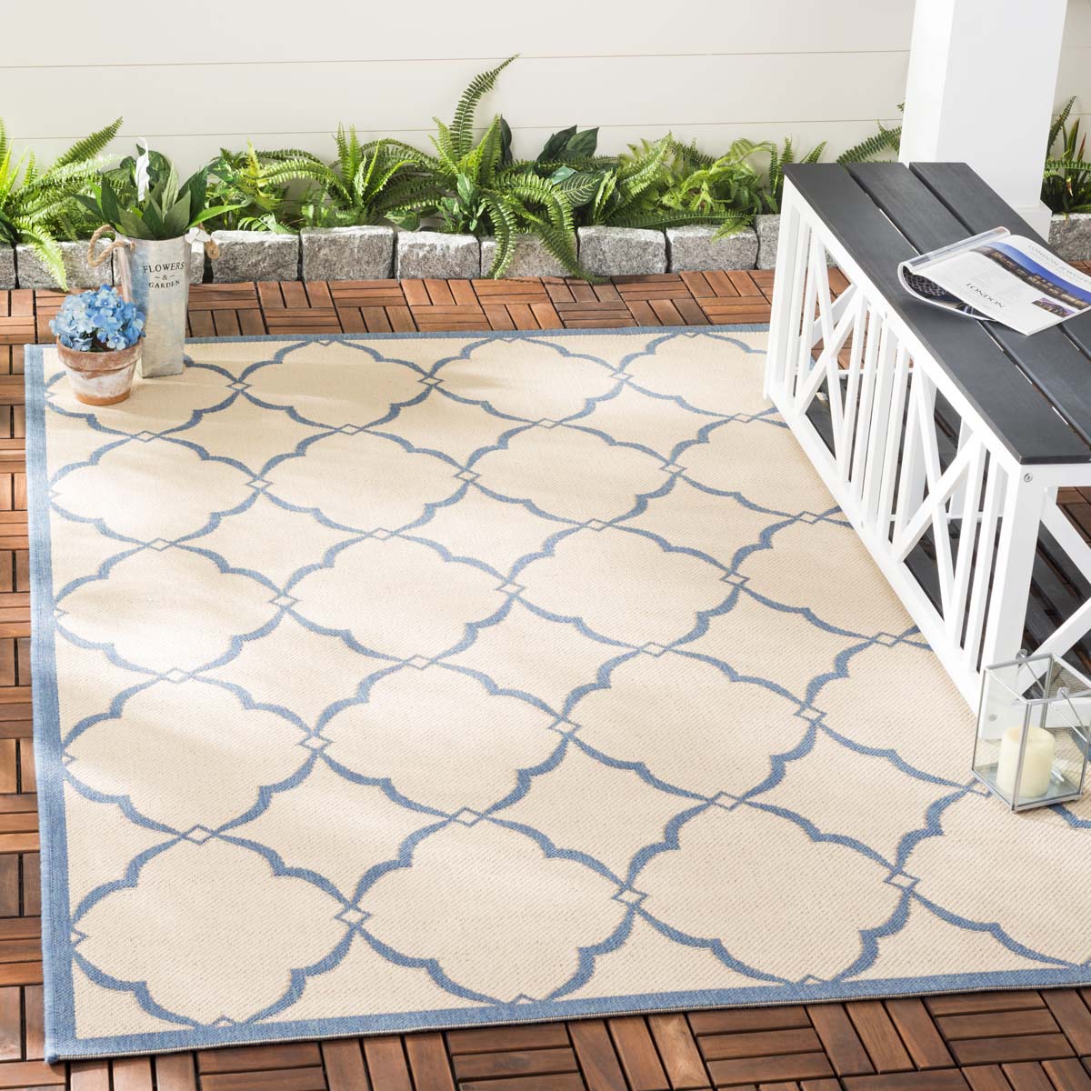 Safavieh Beach House 125 Rug, BHS125 - Cream / Blue
