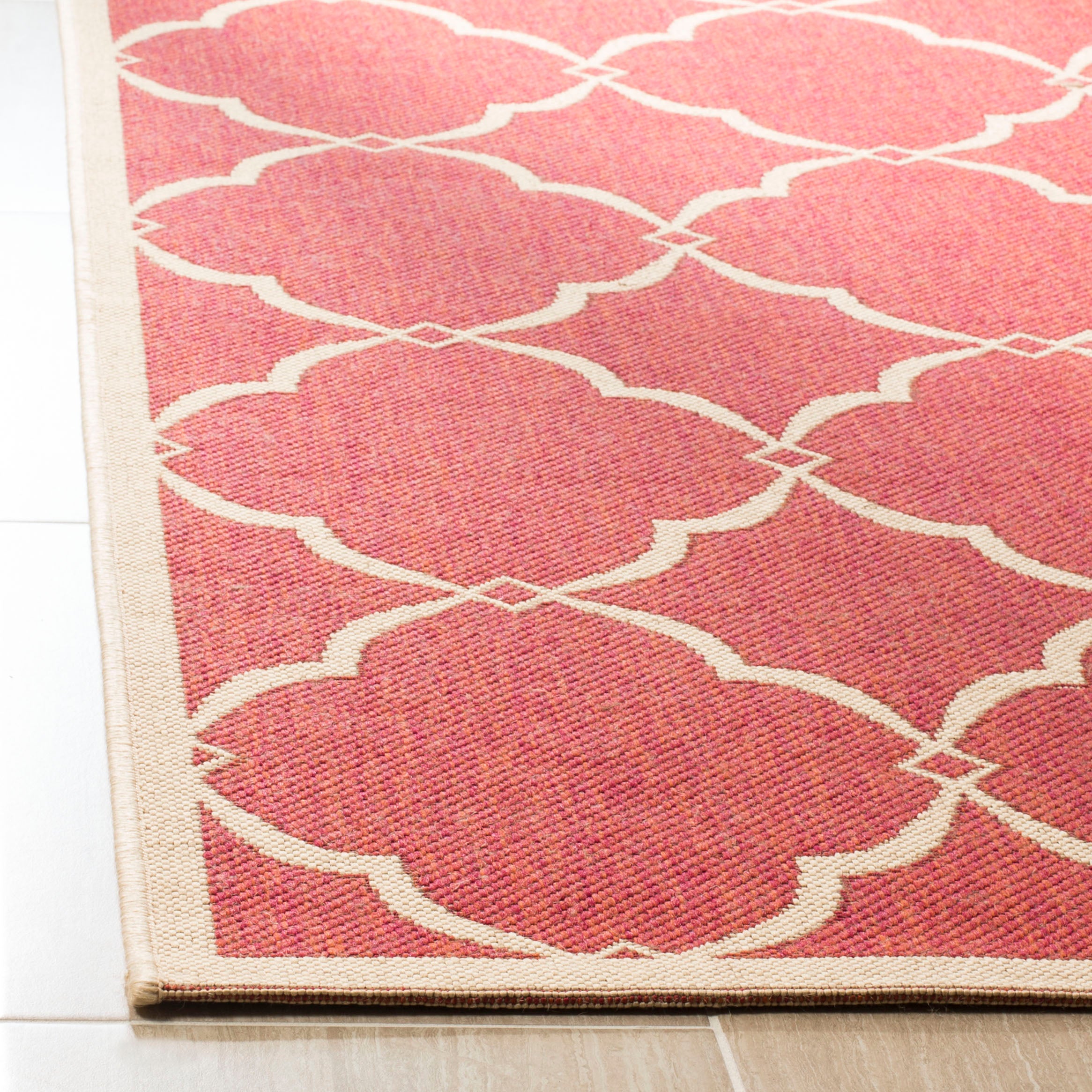 Safavieh Beach House 125 Rug, BHS125 - Red / Creme