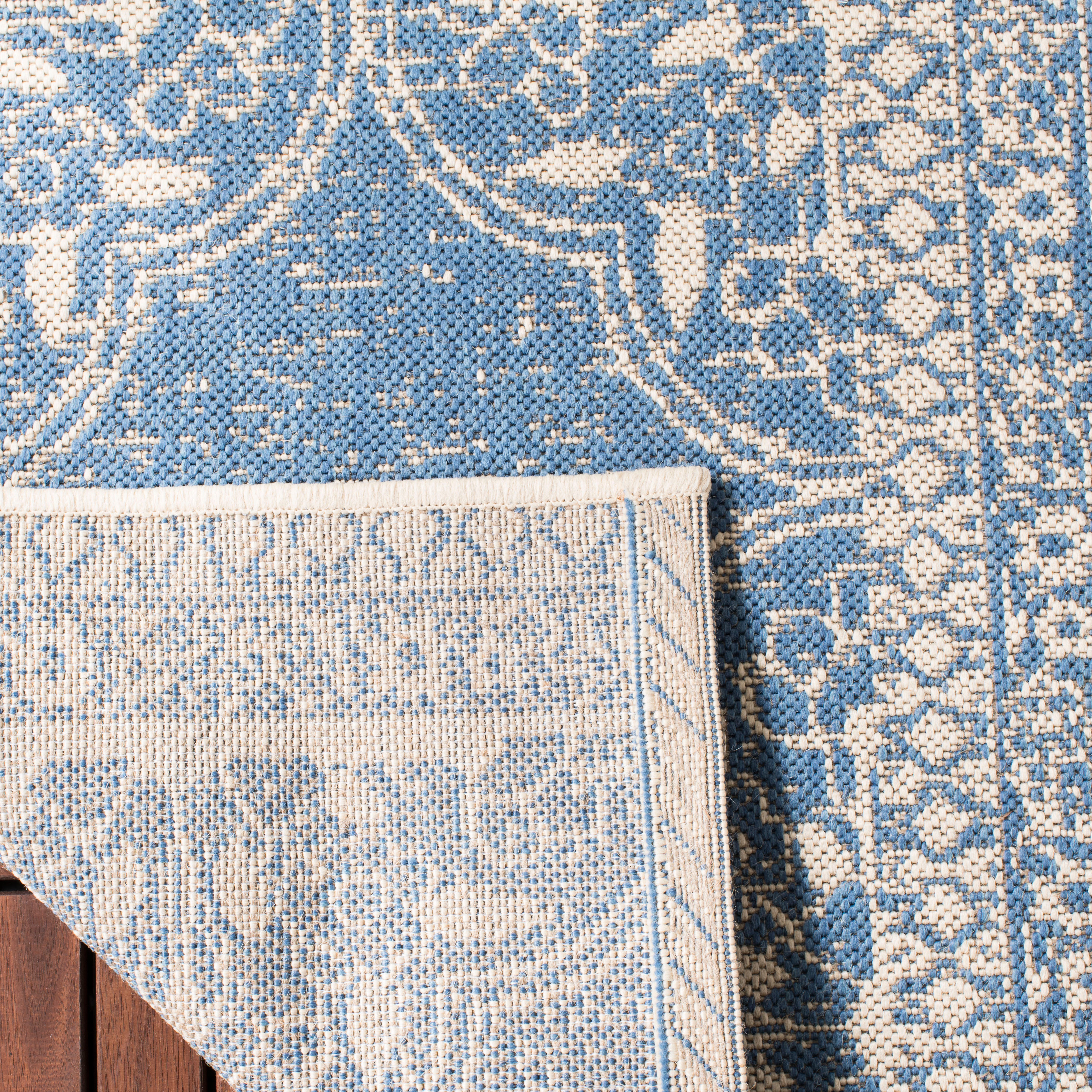 Safavieh Beach House 174 Rug, BHS174 - Cream / Blue