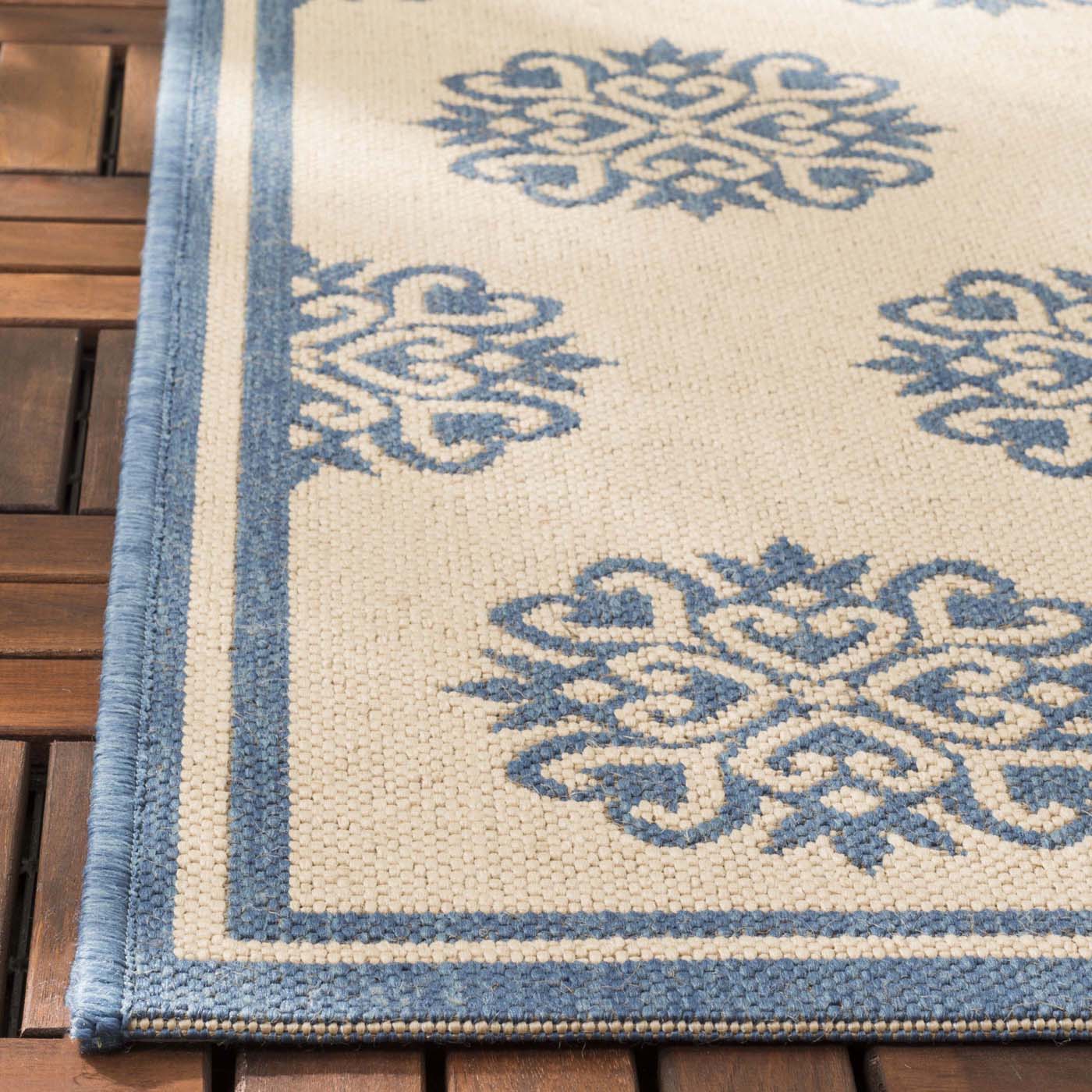 Safavieh Beach House 181 Rug, BHS181 - Blue / Creme