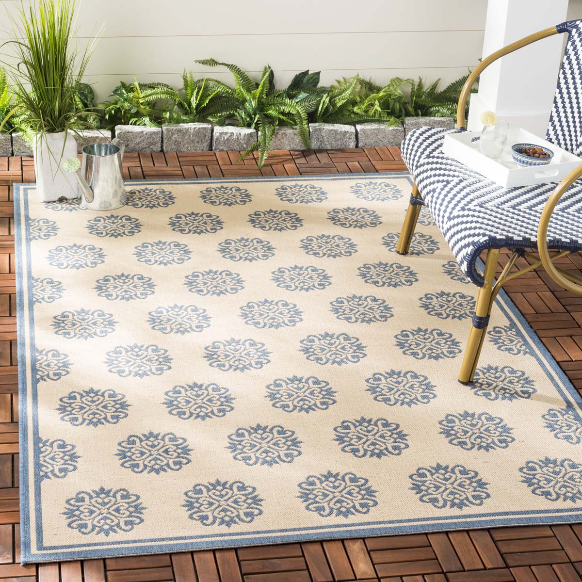 Safavieh Beach House 181 Rug, BHS181 - Blue / Creme