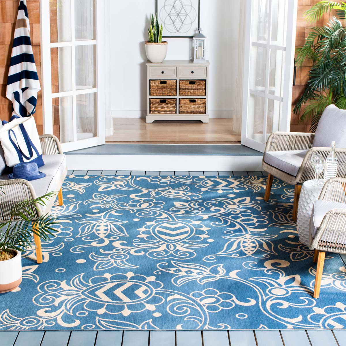 Safavieh Beach House 246 Rug, BHS246 - Blue / Beige