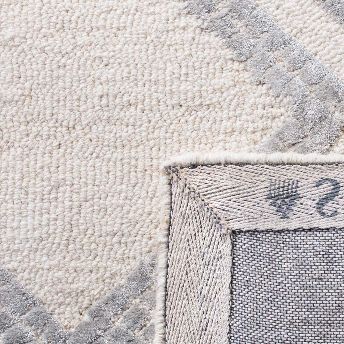 Safavieh Bellagio 574 Rug, BLG574 - Ivory / Silver