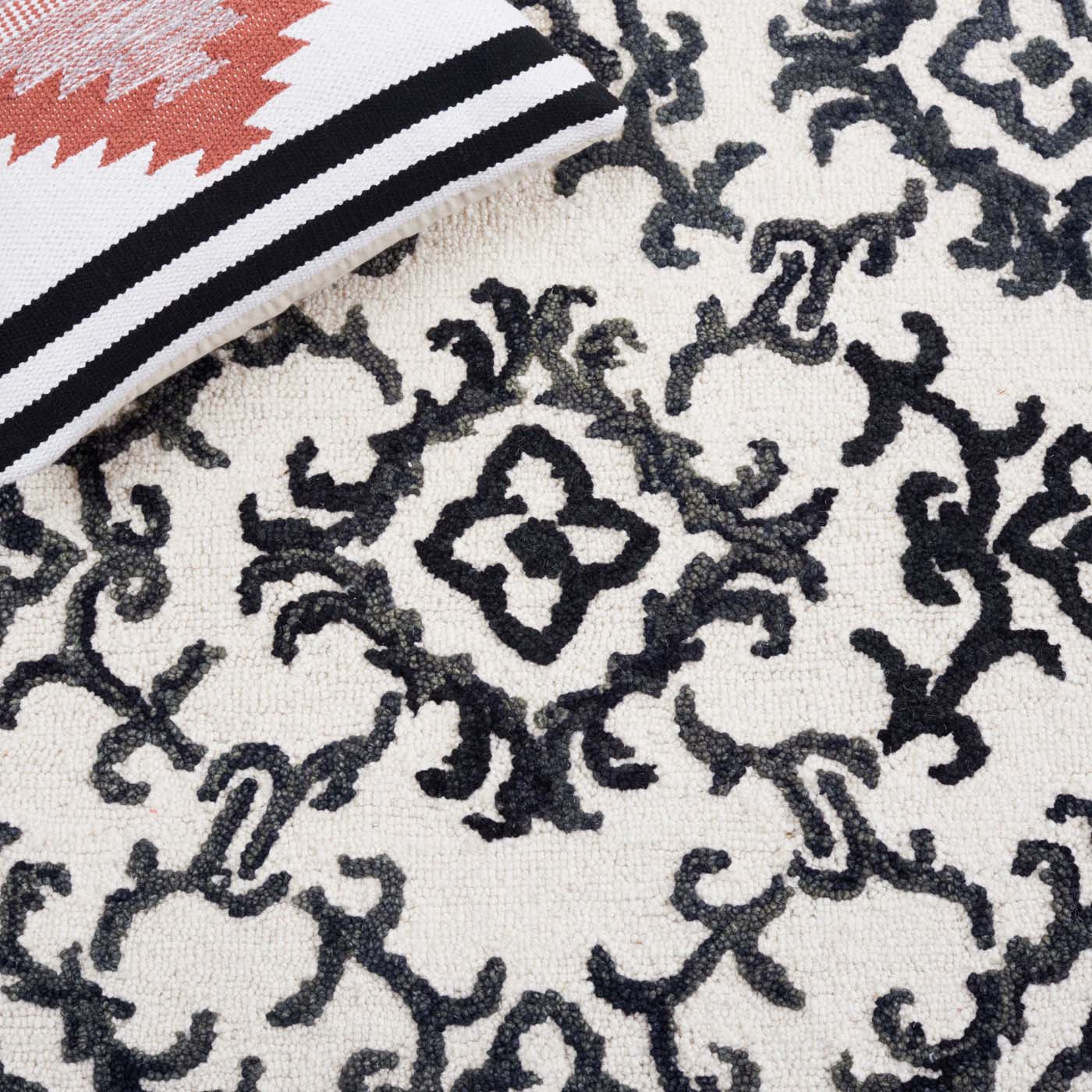 Safavieh Blossom 104 Rug, BLM104 - Ivory / Black