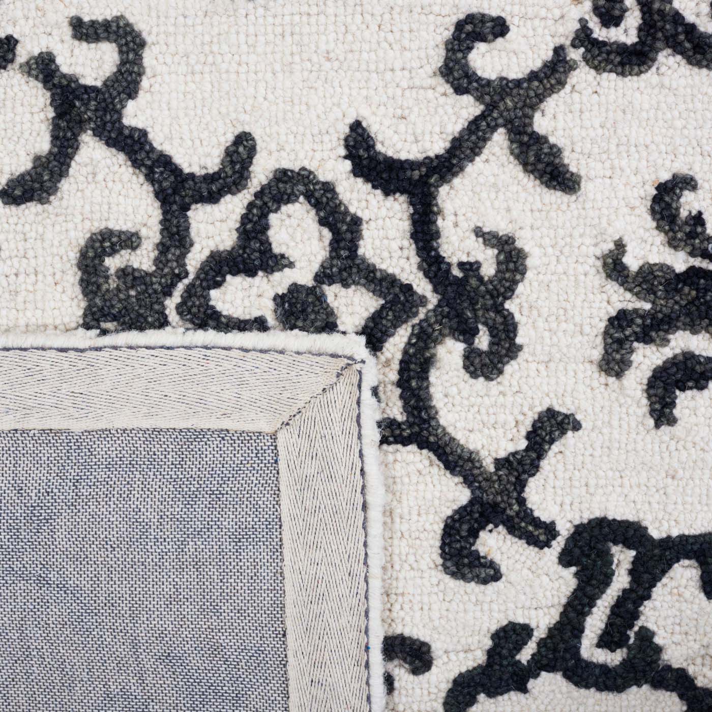 Safavieh Blossom 104 Rug, BLM104 - Ivory / Black