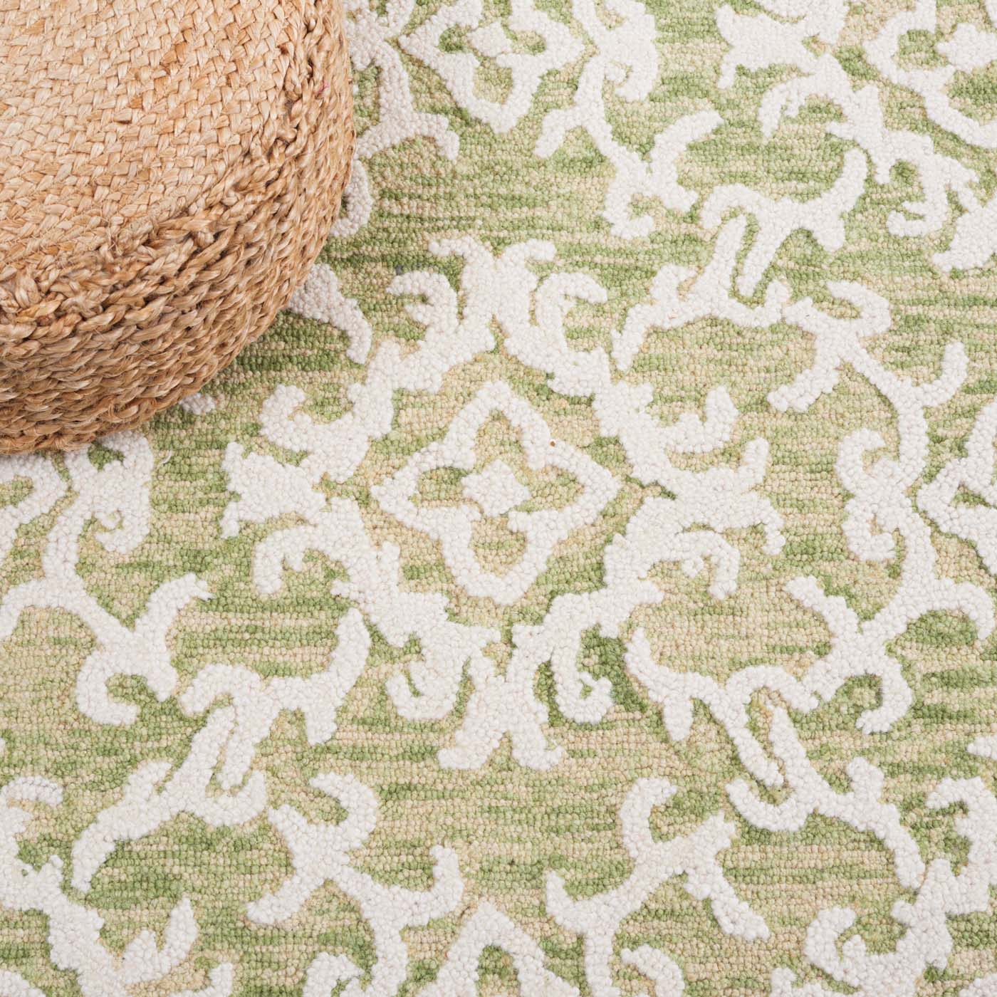 Safavieh Blossom 104 Rug, BLM104 - Light Green / Ivory