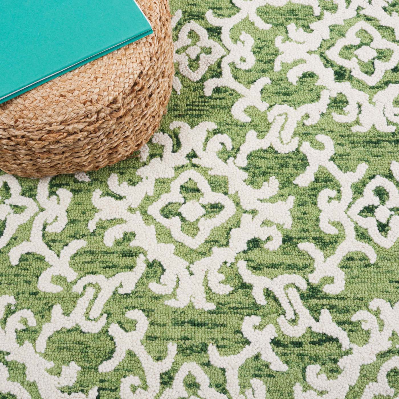 Safavieh Blossom 104 Rug, BLM104 - Green / Ivory