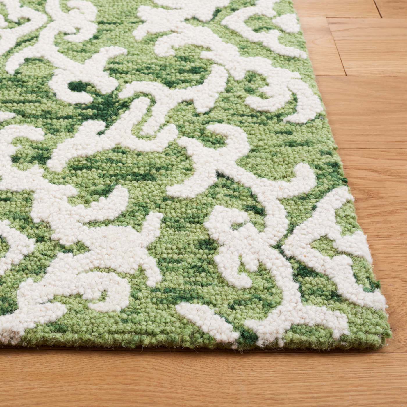 Safavieh Blossom 104 Rug, BLM104 - Green / Ivory