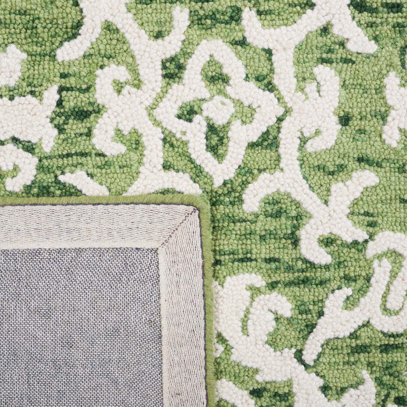 Safavieh Blossom 104 Rug, BLM104 - Green / Ivory