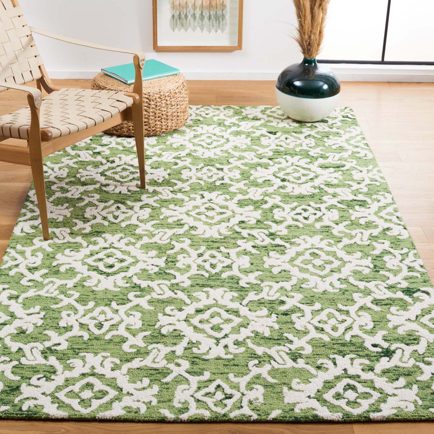 Safavieh Blossom 104 Rug, BLM104 - Green / Ivory