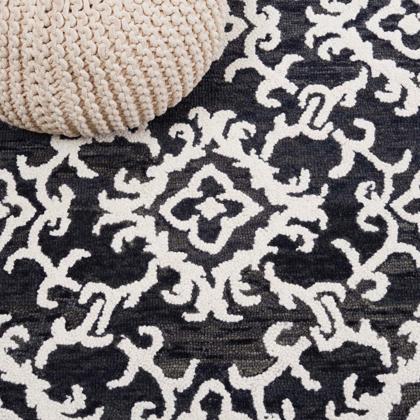 Safavieh Blossom 104 Rug, BLM104 - Black / Ivory