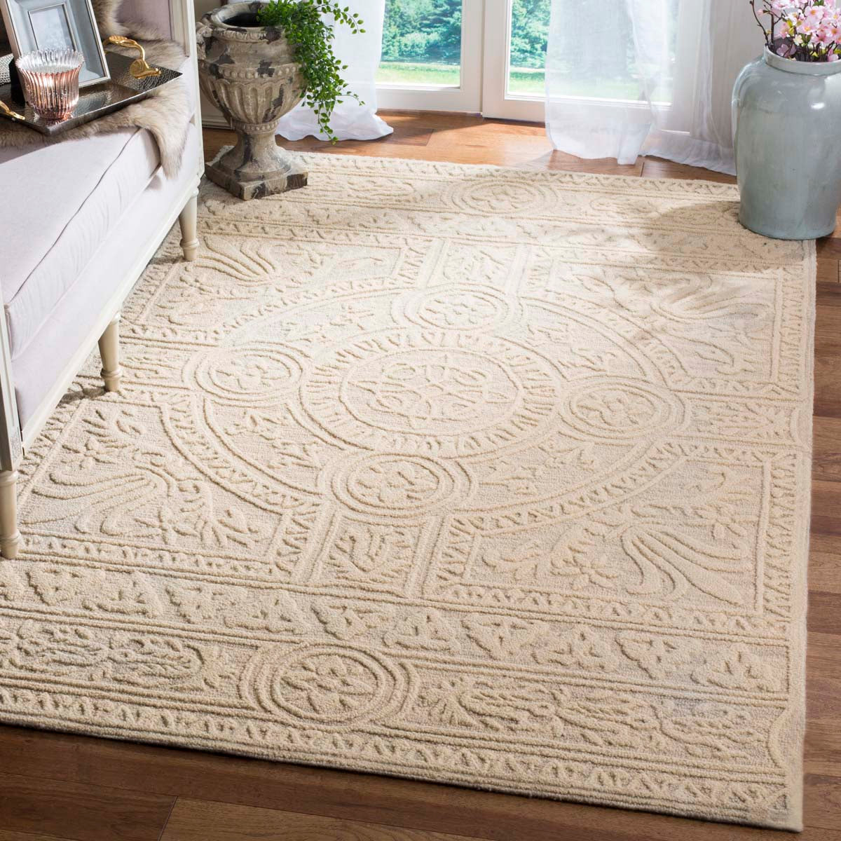 Safavieh Blossom 109 Rug, BLM109 - Light Grey / Ivory
