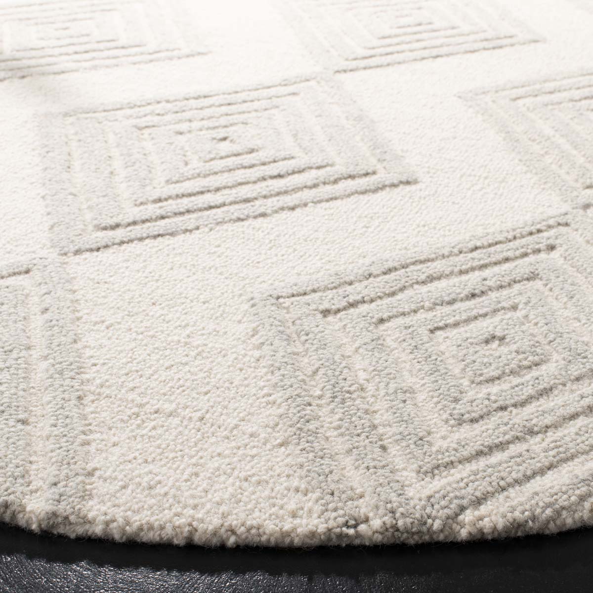 Safavieh Blossom 111 Rug, BLM111 - Ivory / Silver