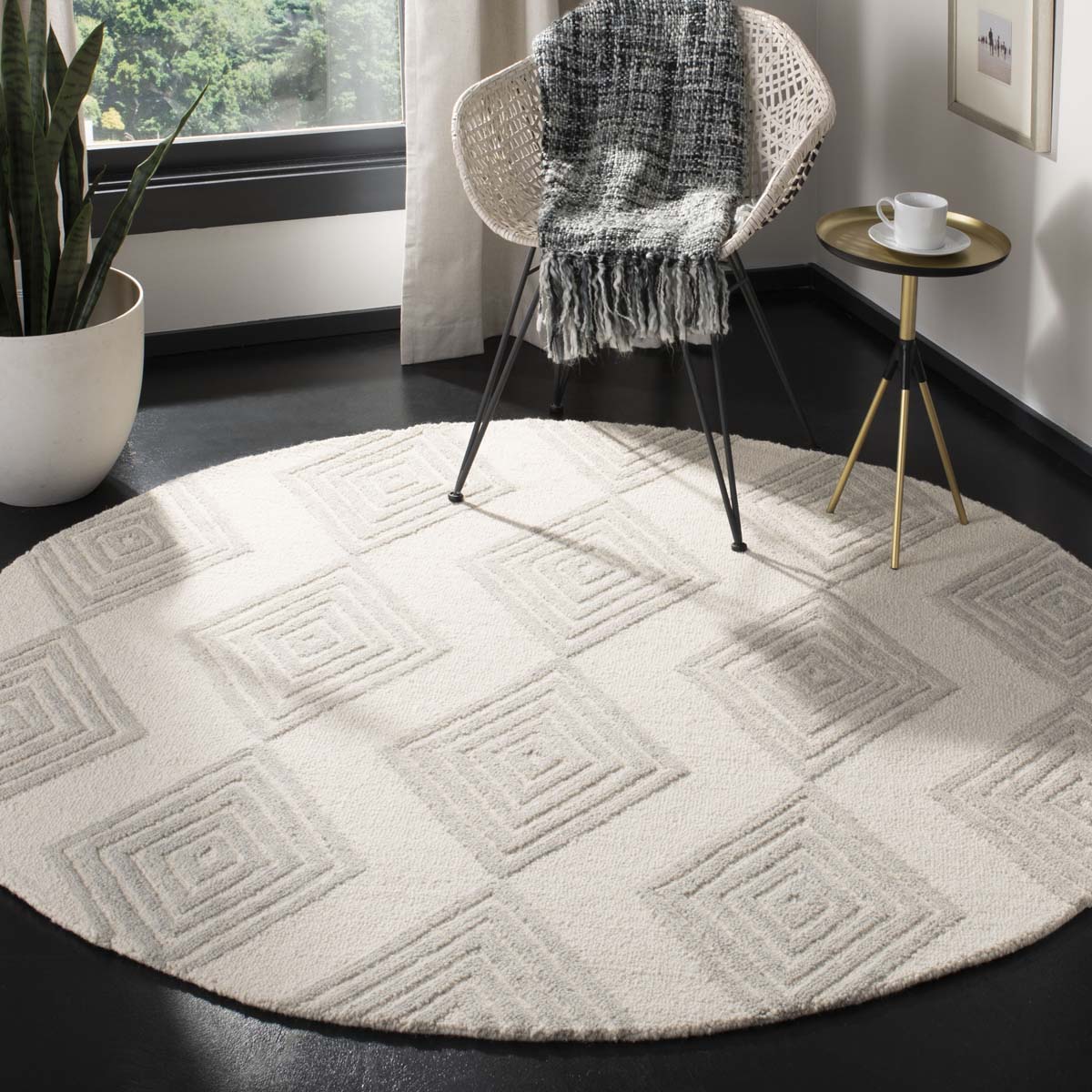 Safavieh Blossom 111 Rug, BLM111 - Ivory / Silver