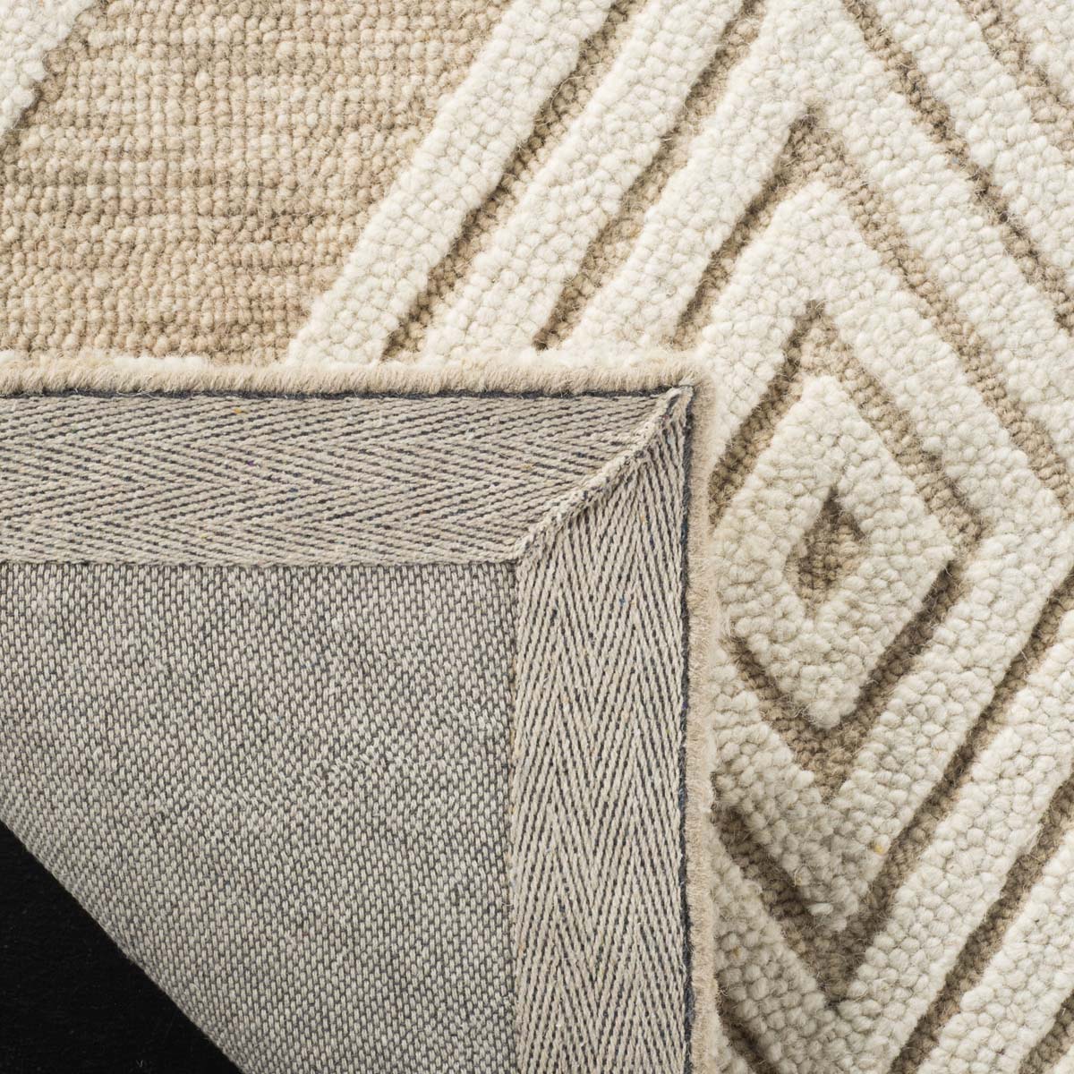 Safavieh Blossom 111 Rug, BLM111 - Beige / Ivory