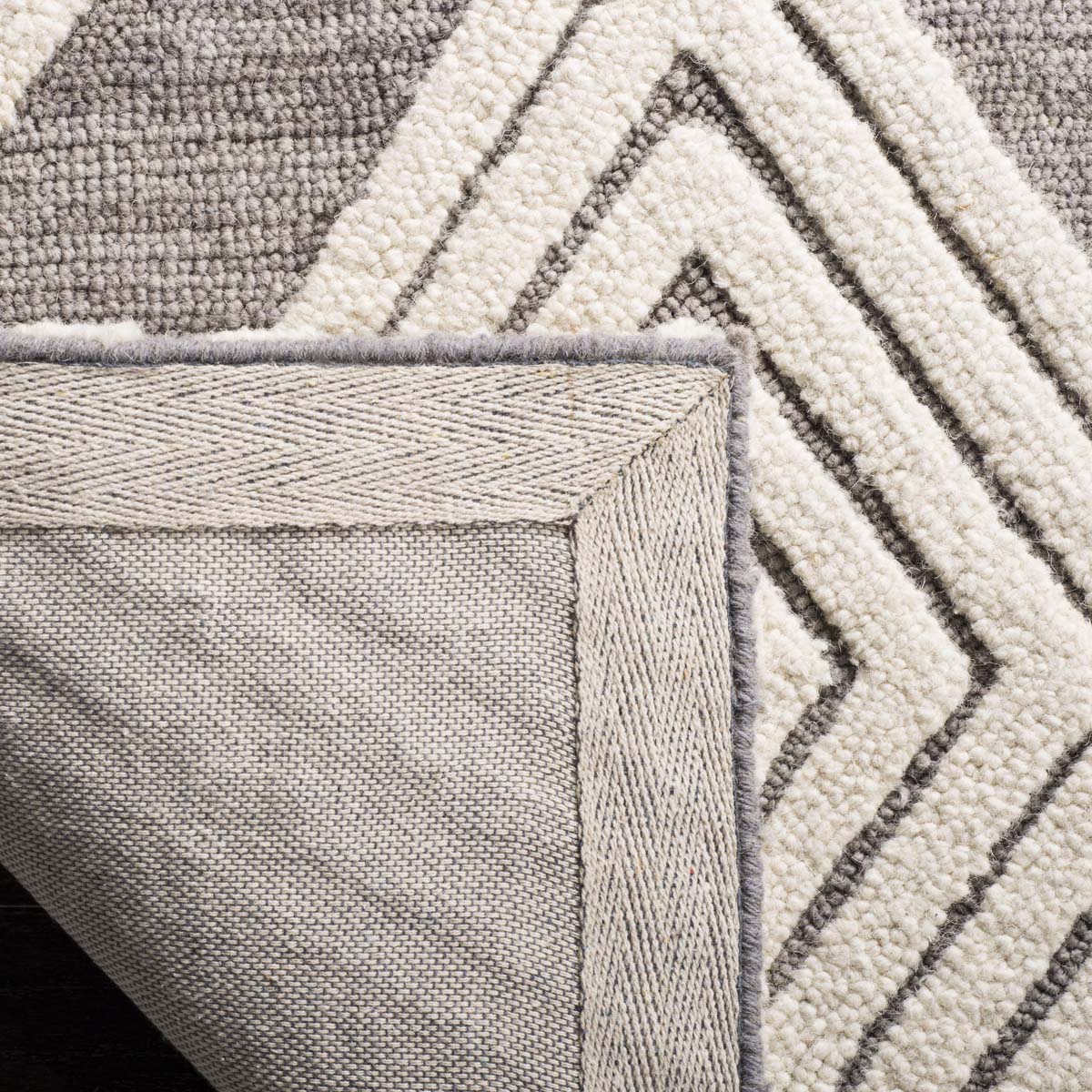 Safavieh Blossom 111 Rug, BLM111 - Dark Grey / Ivory