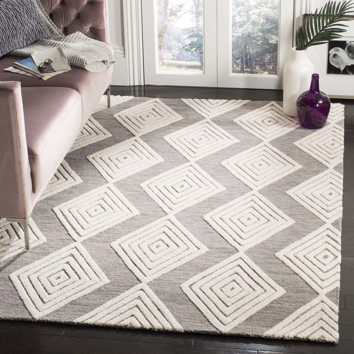 Safavieh Blossom 111 Rug, BLM111 - Dark Grey / Ivory