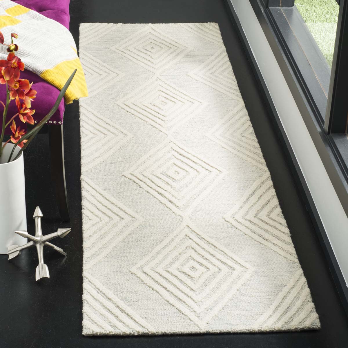 Safavieh Blossom 111 Rug, BLM111 - Silver / Ivory