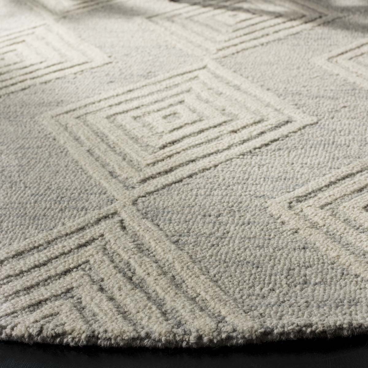 Safavieh Blossom 111 Rug, BLM111 - Silver / Ivory