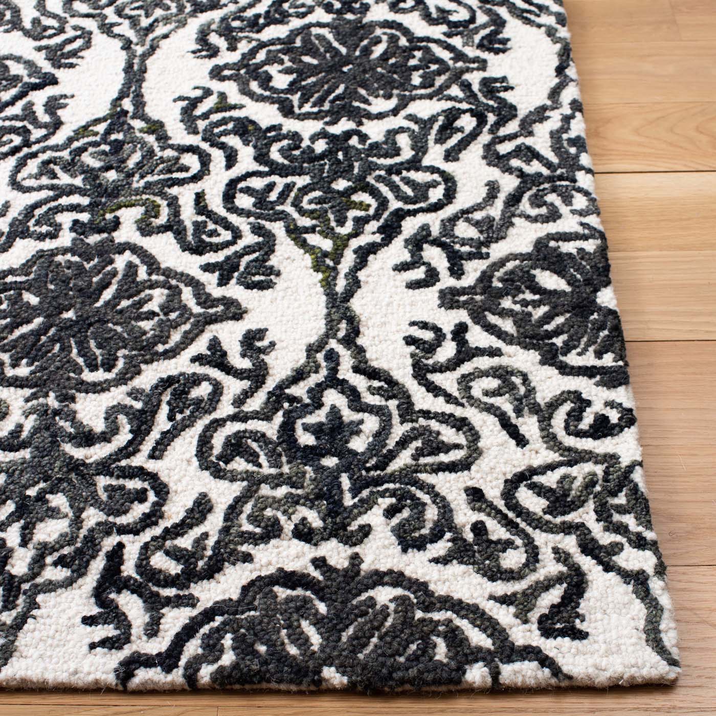 Safavieh Blossom 112 Rug, BLM112 - Ivory / Black
