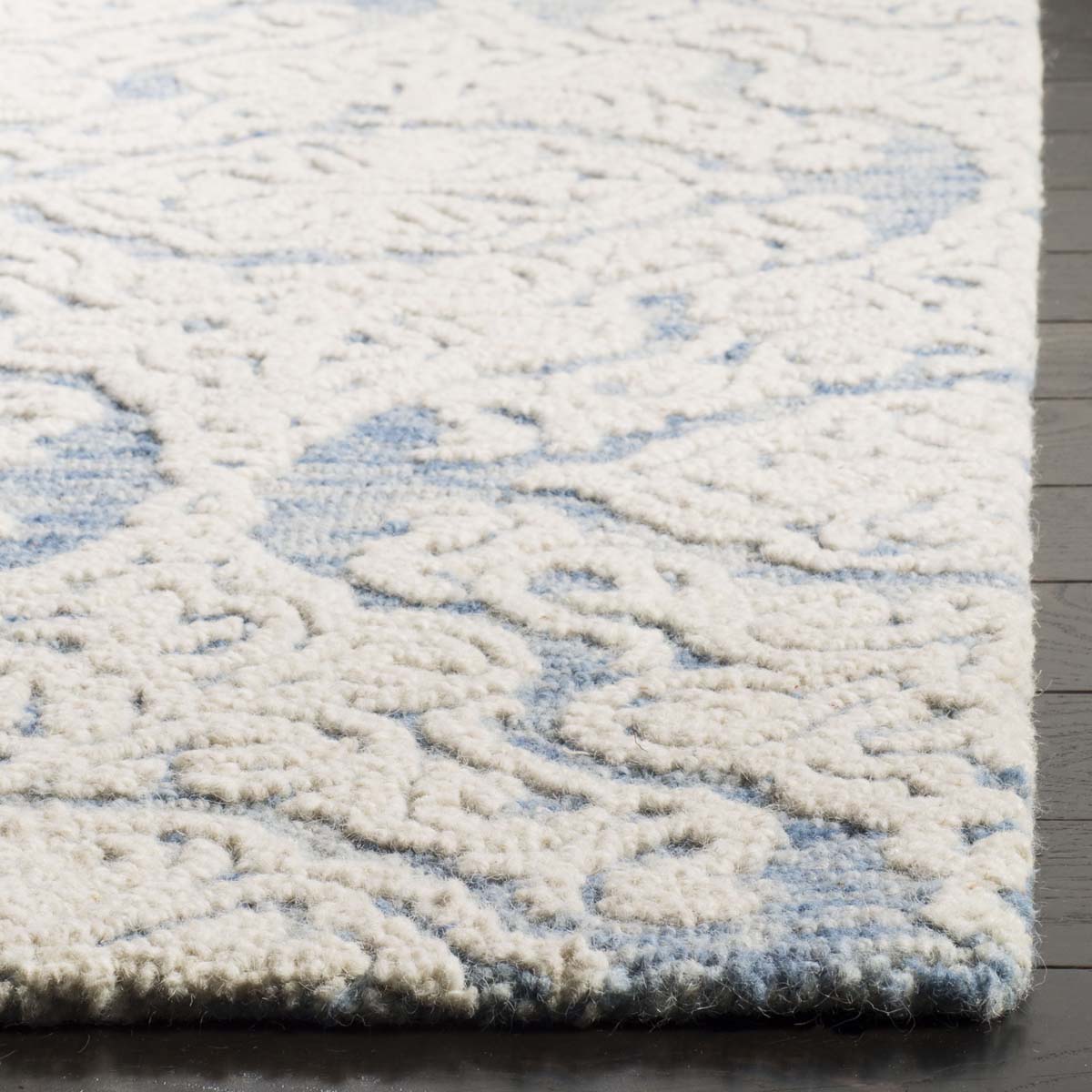 Safavieh Blossom 112 Rug, BLM112 - Blue / Ivory