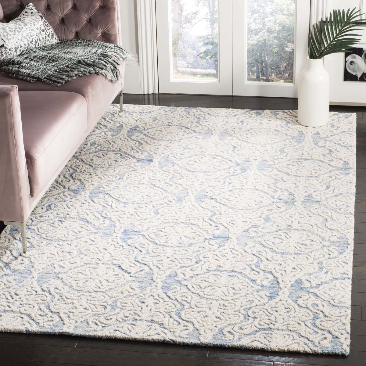 Safavieh Blossom 112 Rug, BLM112 - Blue / Ivory