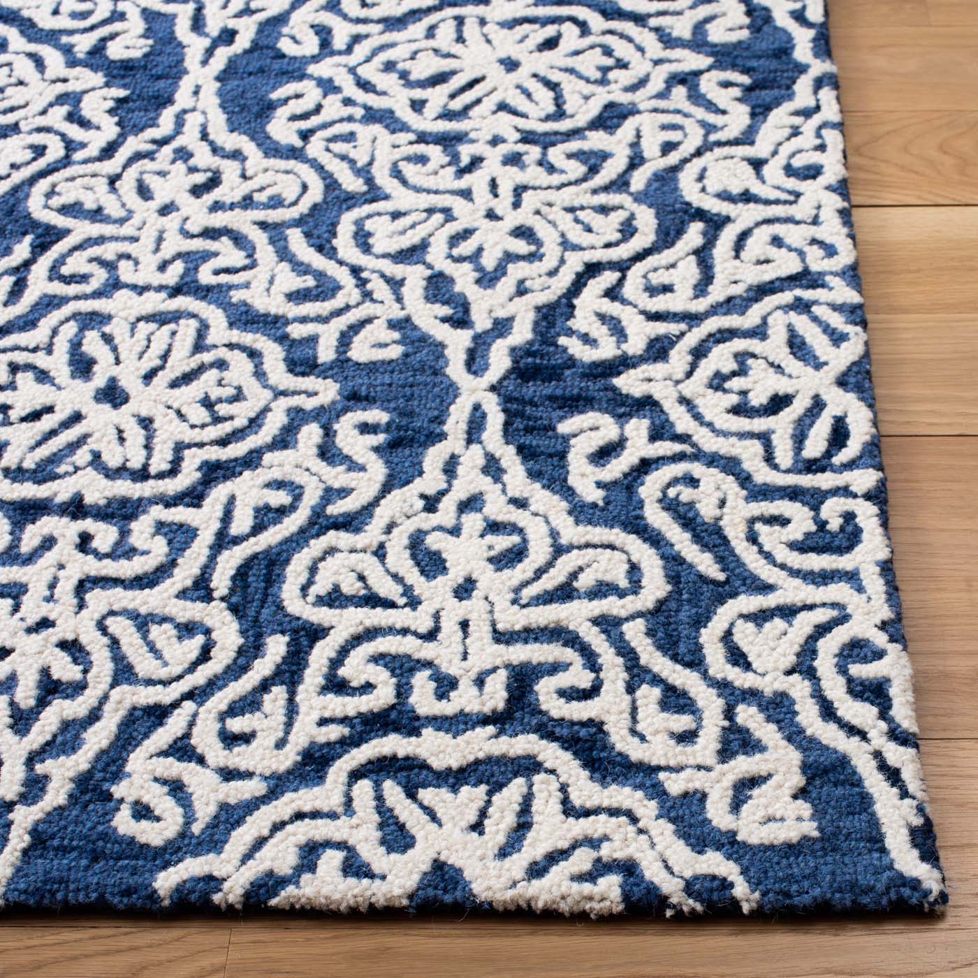 Safavieh Blossom 112 Rug, BLM112 - Navy / Ivory