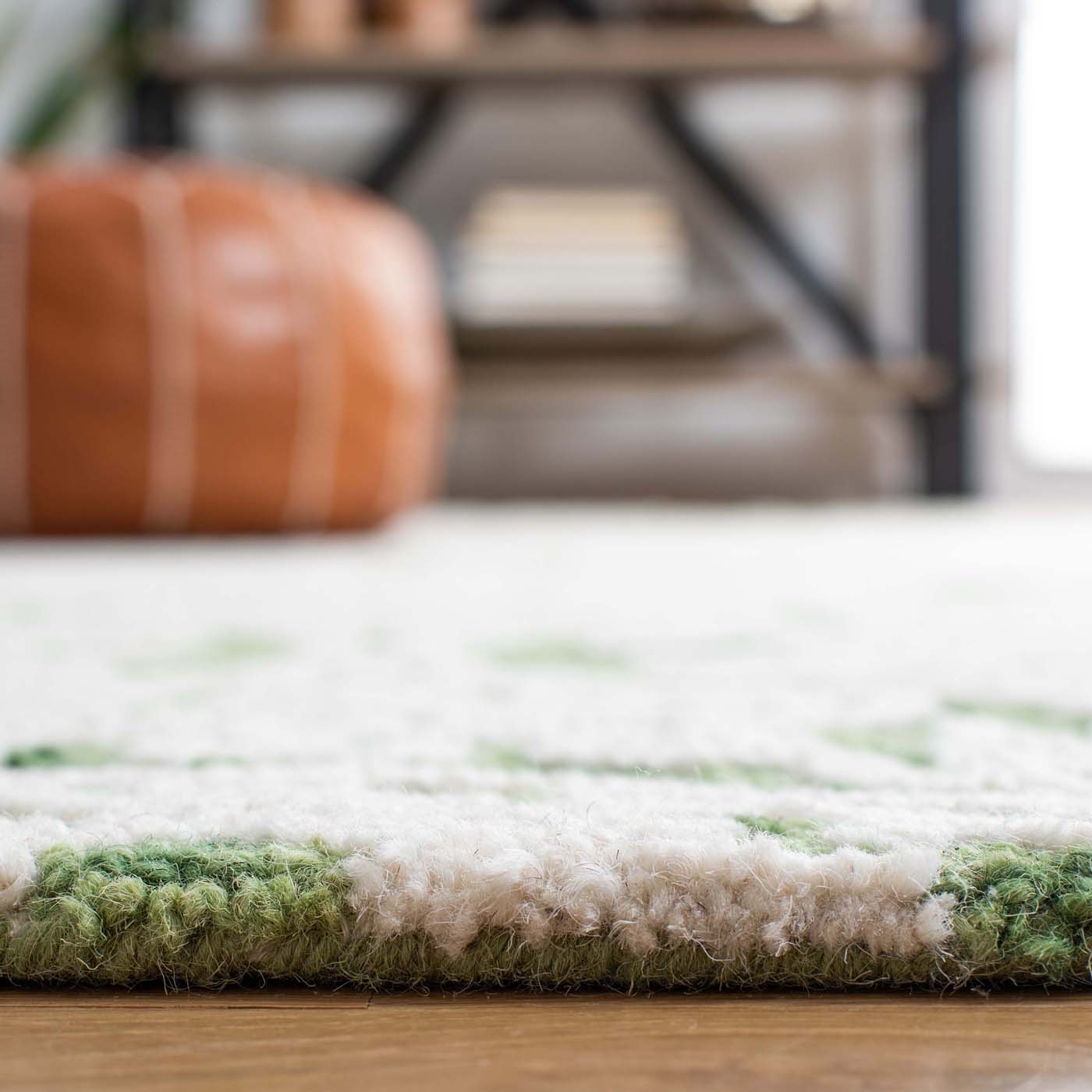 Safavieh Blossom 112 Rug, BLM112 - Green / Ivory