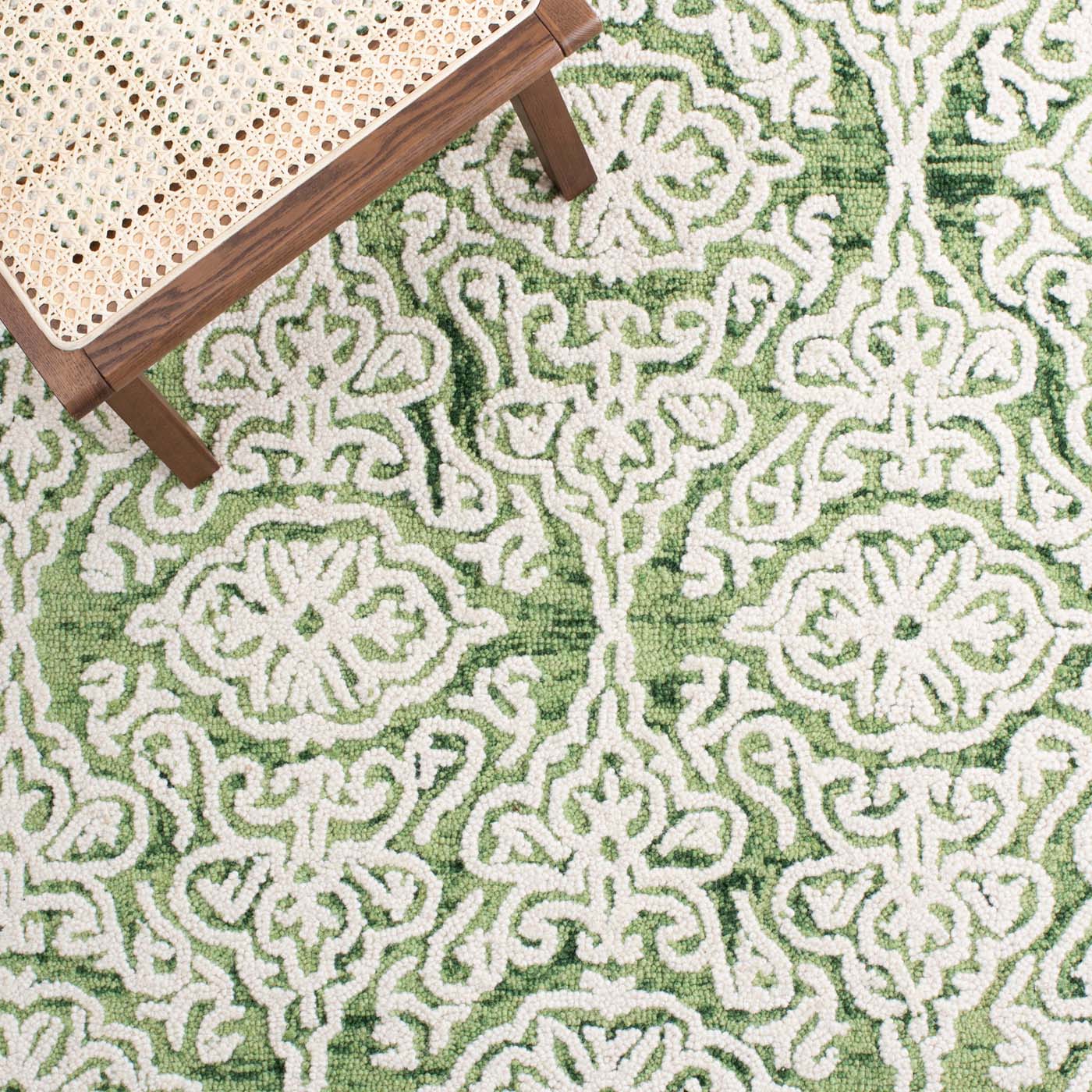 Safavieh Blossom 112 Rug, BLM112 - Green / Ivory