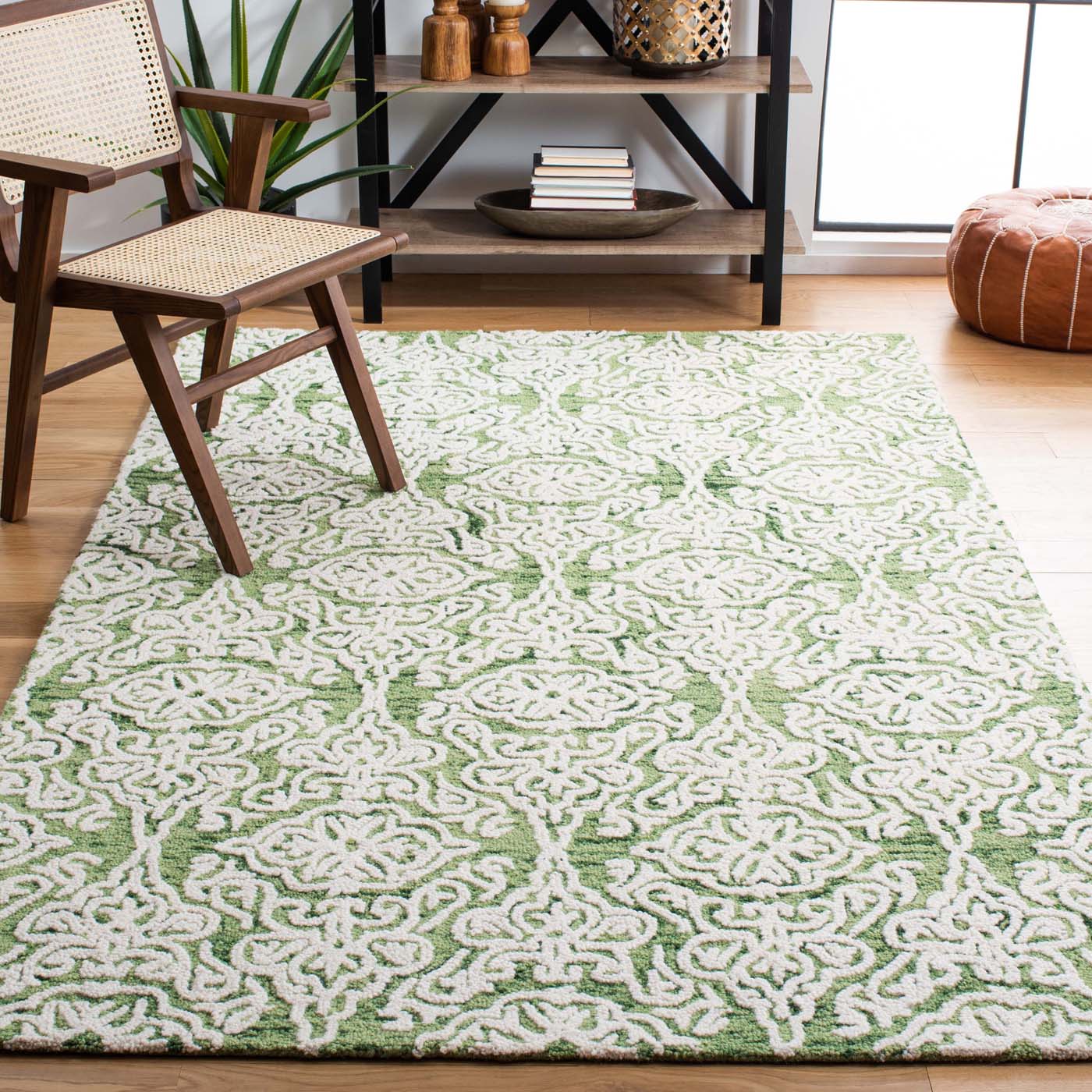 Safavieh Blossom 112 Rug, BLM112 - Green / Ivory