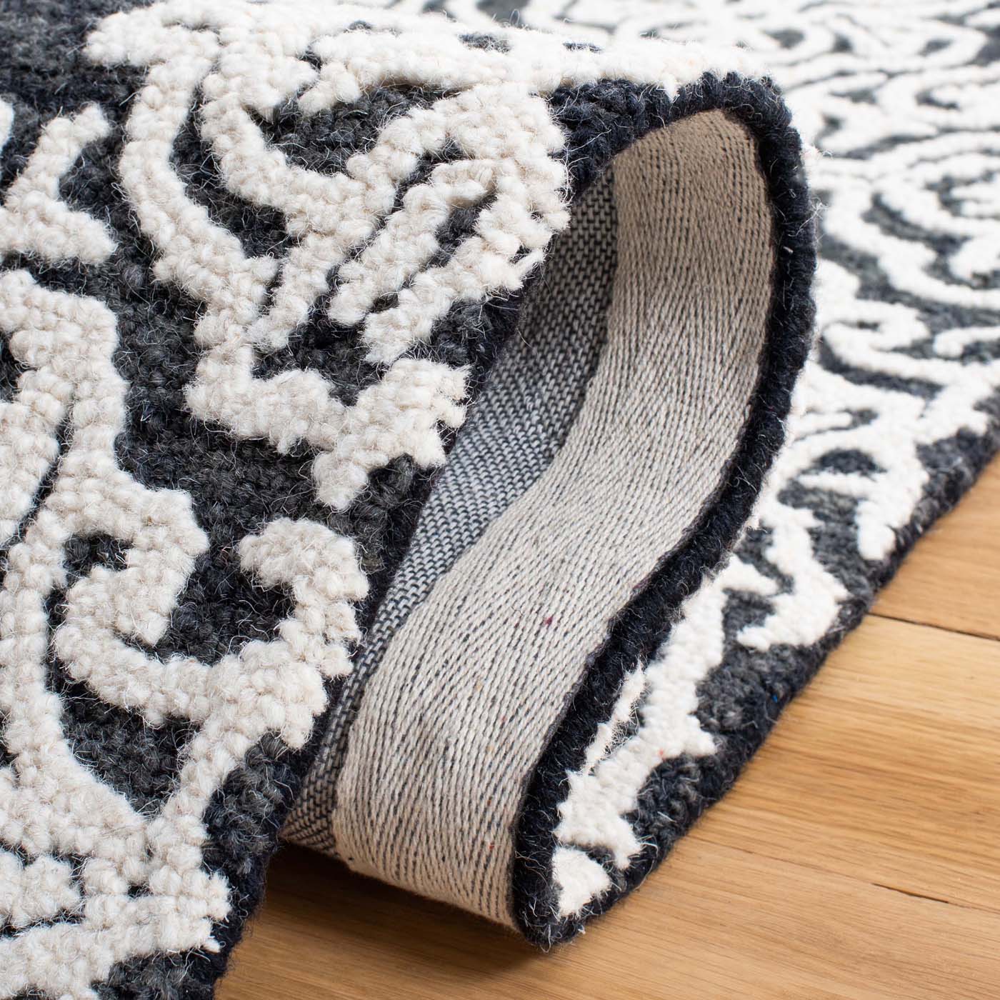 Safavieh Blossom 112 Rug, BLM112 - Black / Ivory
