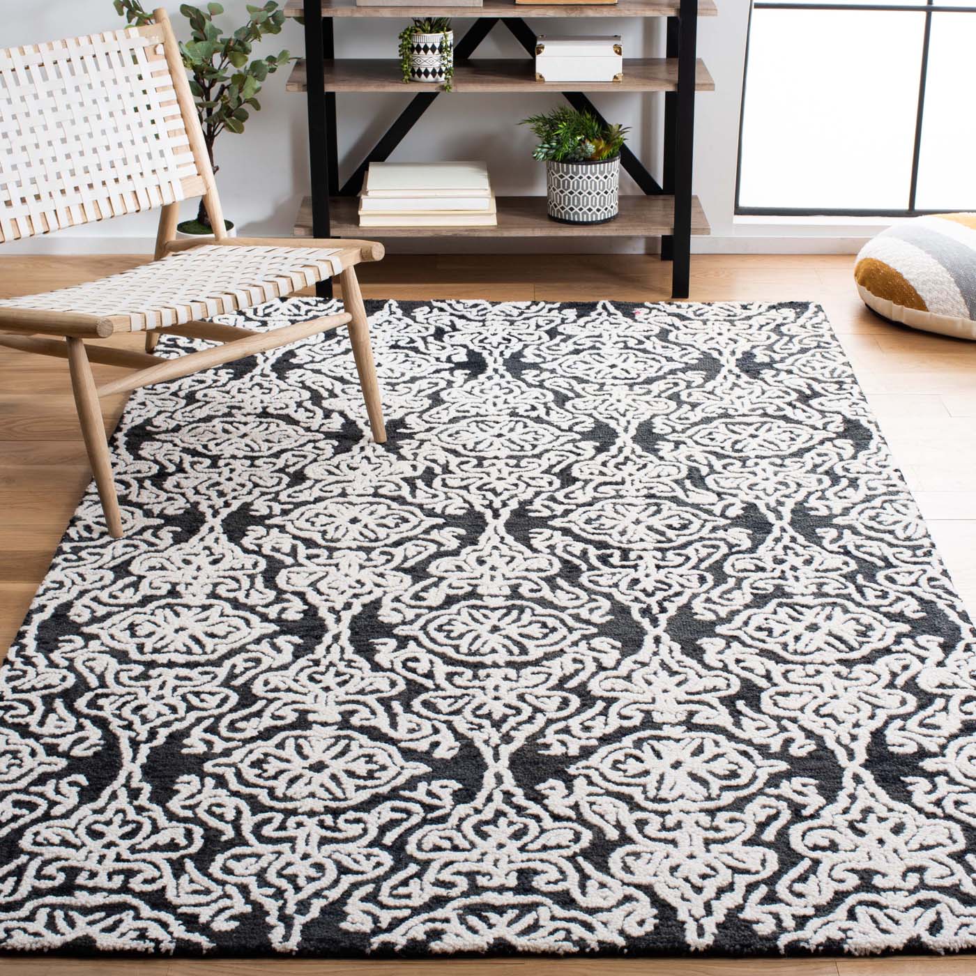Safavieh Blossom 112 Rug, BLM112 - Black / Ivory