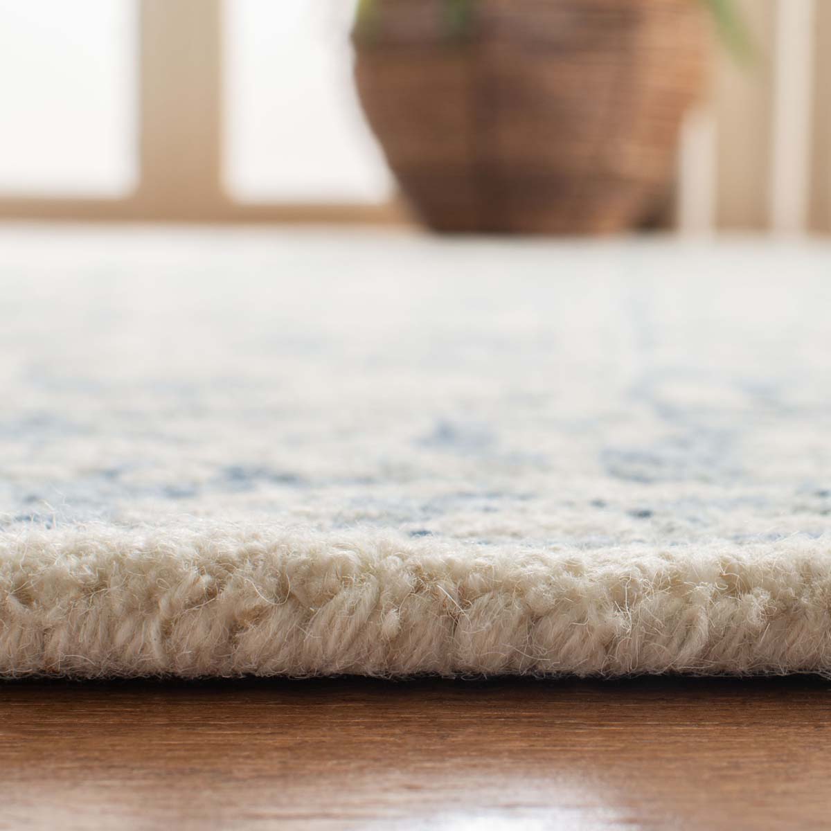 Safavieh Blossom 351 Rug, BLM351 - Ivory / Blue