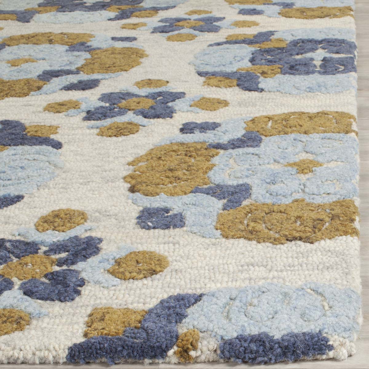 Safavieh Blossom 403 Rug, BLM403 - Beige / Multi