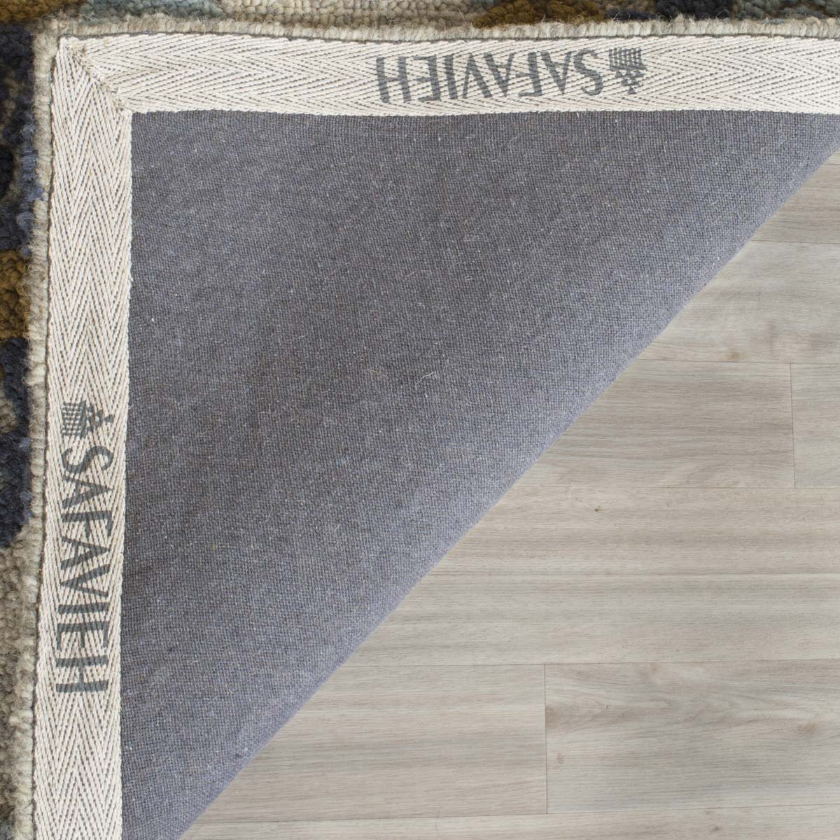 Safavieh Blossom 403 Rug, BLM403 - Beige / Multi