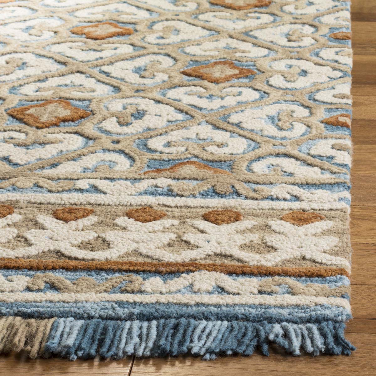 Safavieh Blossom 420 Rug, BLM420 - Ivory / Blue